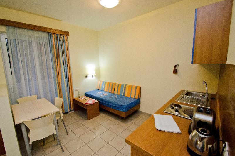 Stella 3* Pefki